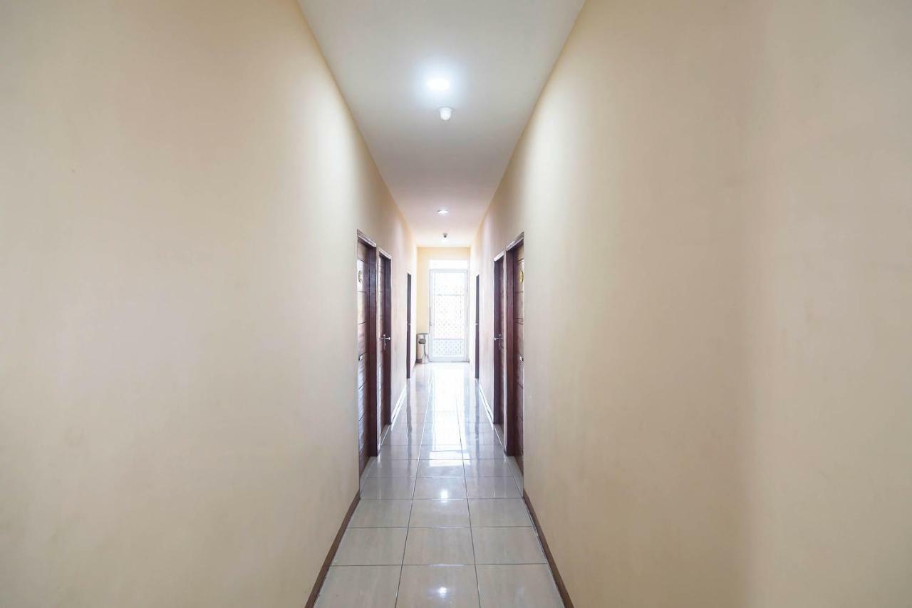Sentosa Guest House Pontianak Esterno foto