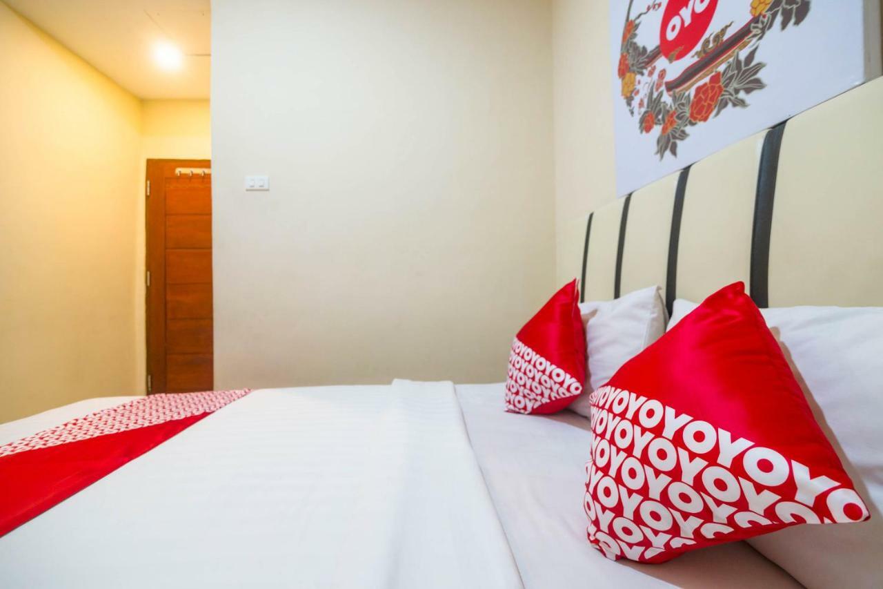 Sentosa Guest House Pontianak Esterno foto