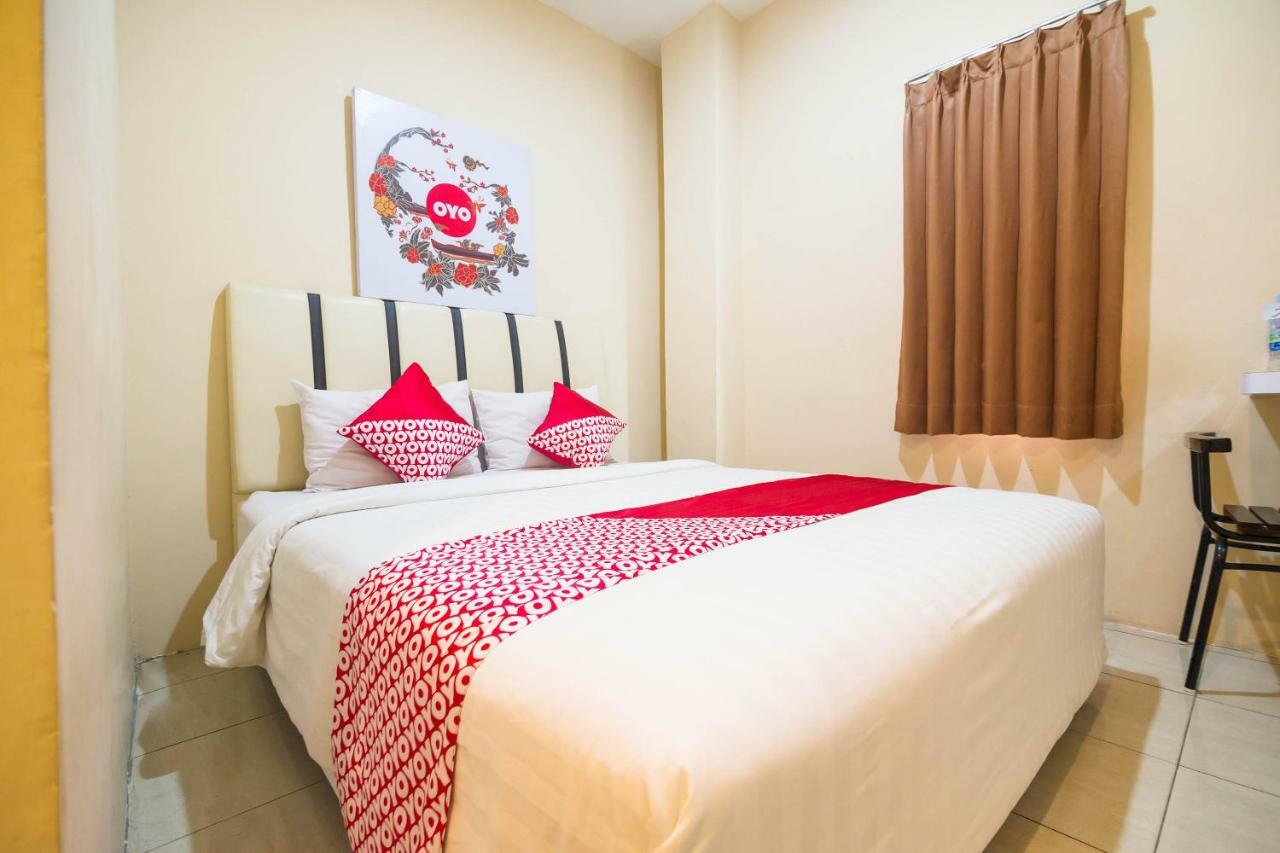 Sentosa Guest House Pontianak Esterno foto