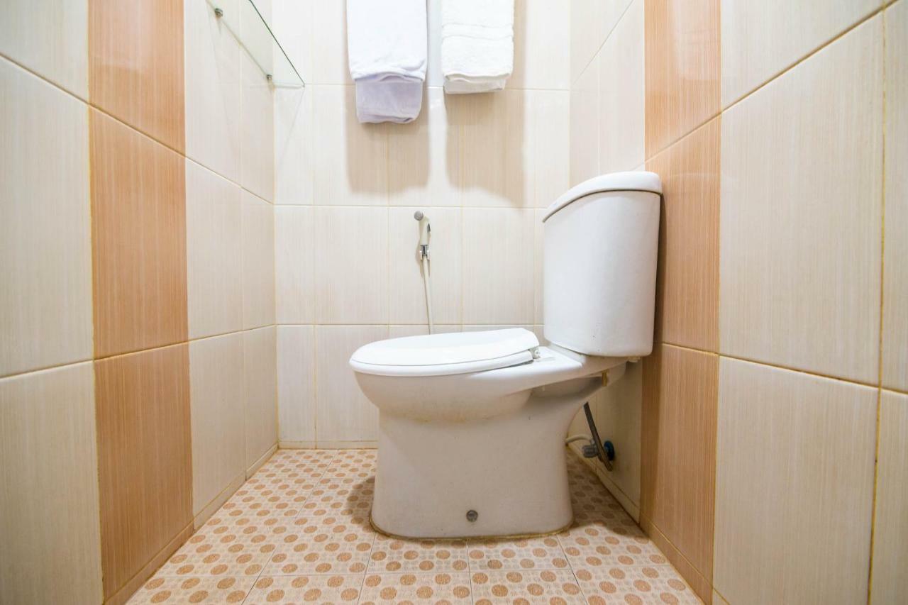 Sentosa Guest House Pontianak Esterno foto