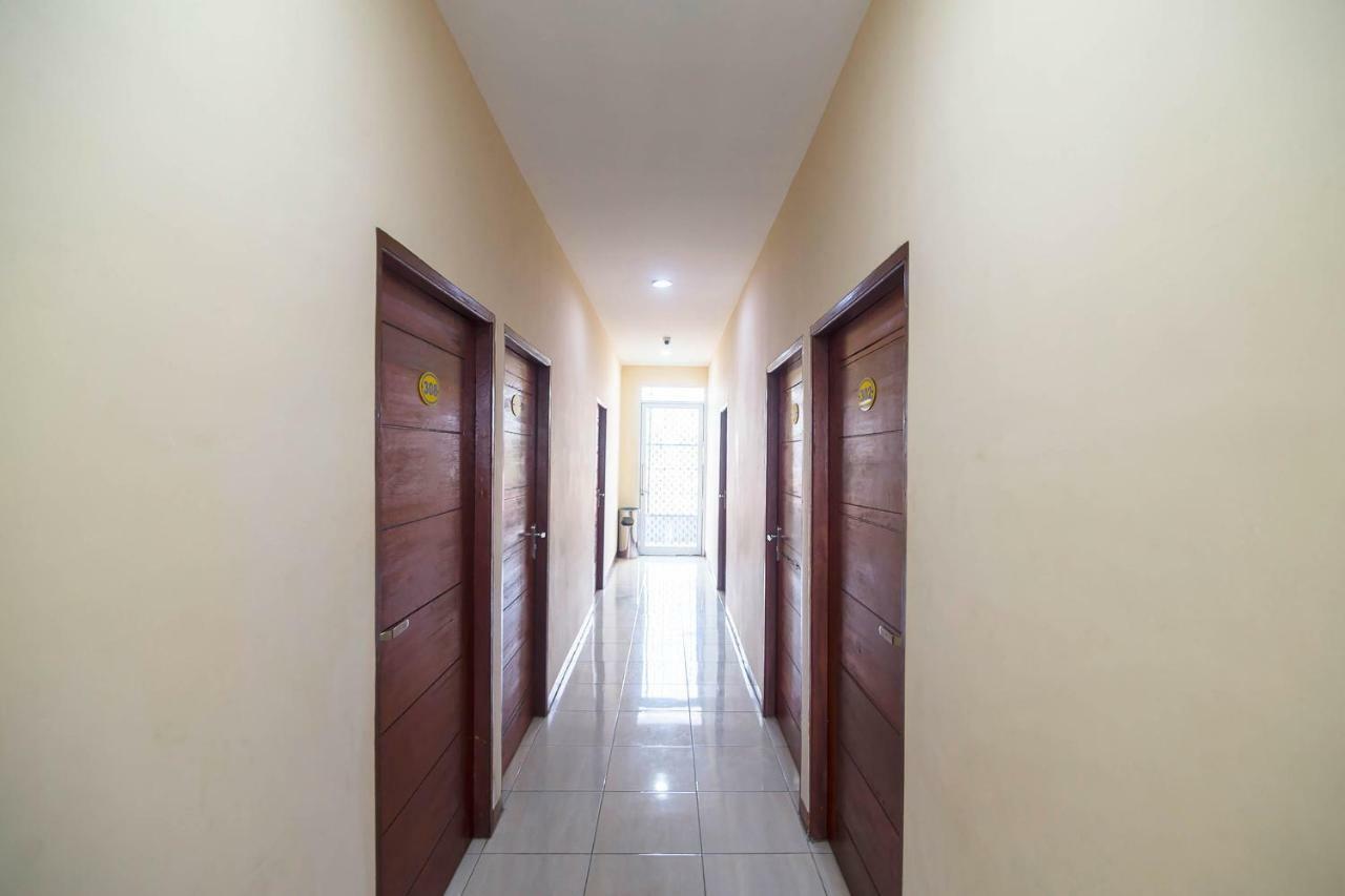 Sentosa Guest House Pontianak Esterno foto